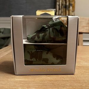 Freshly Picked Camouflage Size 3 Moccasin, Never Worn